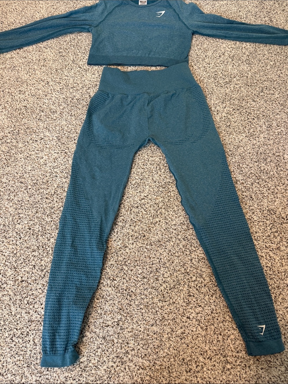 Gymshark Teal Long Sleeve Crop Top and Leggings Set - Picture 4 of 8